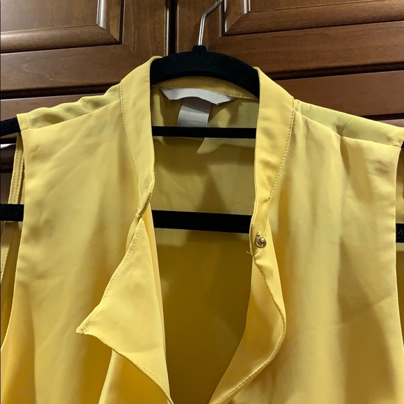 H&M Yellow Ruffle Front Sleeveless Blouse - Picture 4 of 6